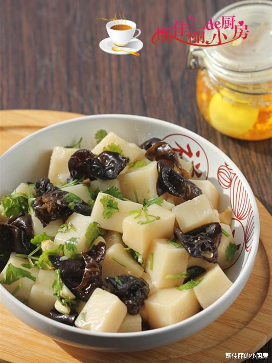 米豆腐|这菜，3元钱1块，木耳和它是绝配，隔天吃一次腰细了衣服穿小一码