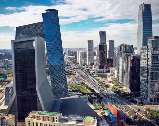 臆说古史|六环外的北京是真实的中国：城市边缘的孤岛，迷茫却依旧坚持