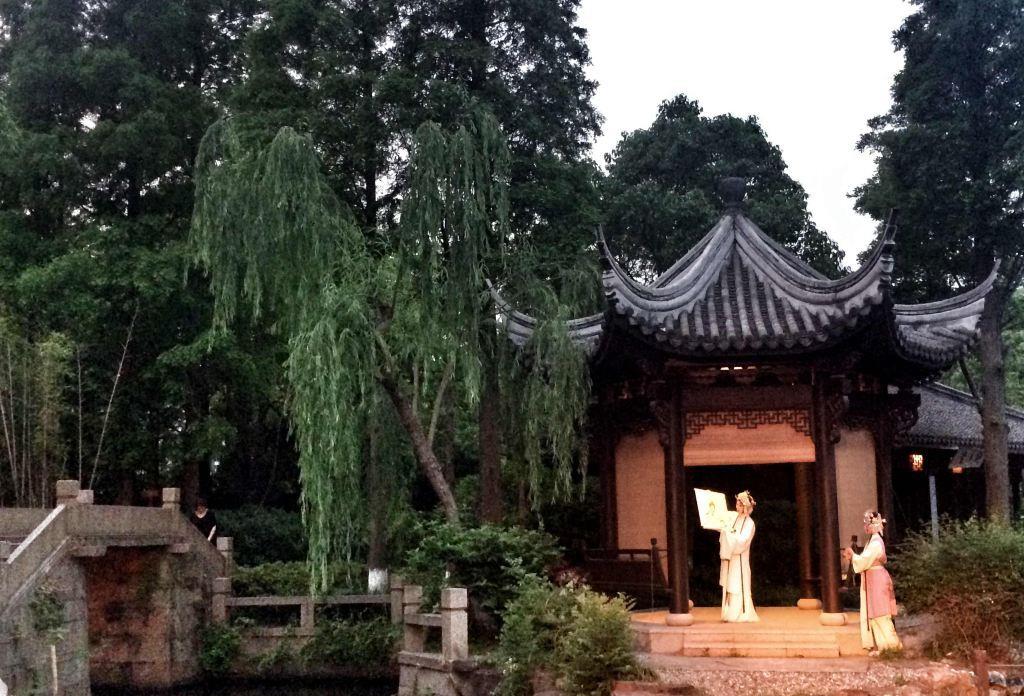 「古镇」上海一座低调的古镇园林，中西合璧价值连城，布局不输苏州园林