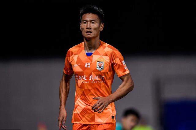 山东鲁能|重磅!山东鲁能中场核心被撤销报名,李霄鹏操作引争议