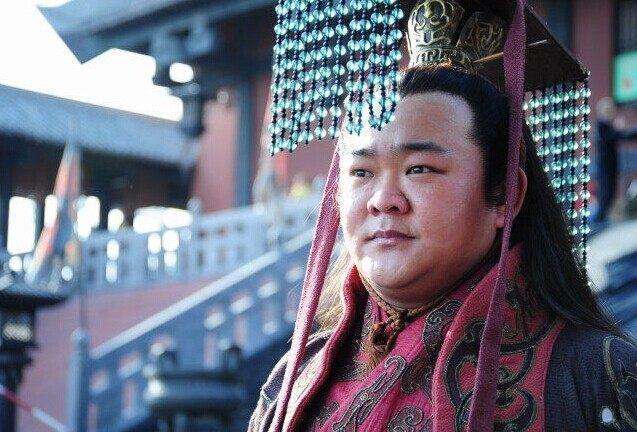 『刘禅』刘禅写下三个字，司马昭饶其一命，手下不明白，司马昭：反着读