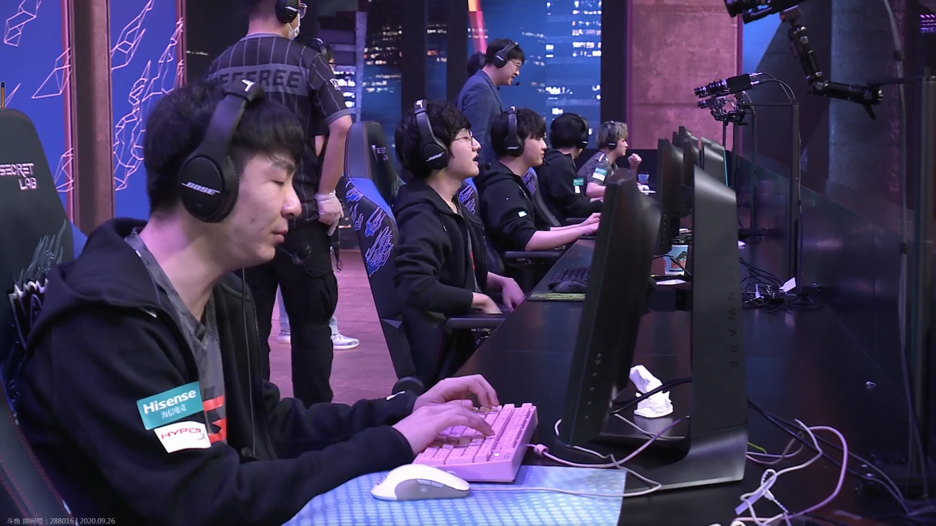 LGD|LGD一局比赛打出3个热搜，解说猫猫申请把dade奖改名为LGD奖！