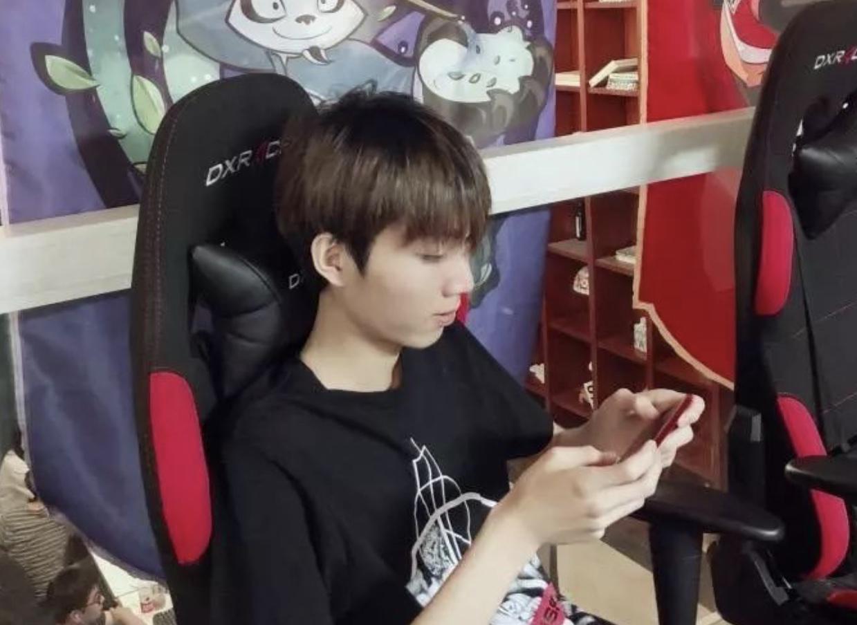 孤影@孤影被骂心态炸裂，不愿回应直接下播，网友：弹幕喷子真没素质