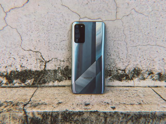 华为荣耀■暴力解锁100%性能！90Hz+麒麟820+180Hz，荣耀X10全面评测