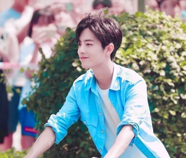 「肖战」光乎崩了？肖战《光点》再造新词，单曲卖成这样，也就只有他了