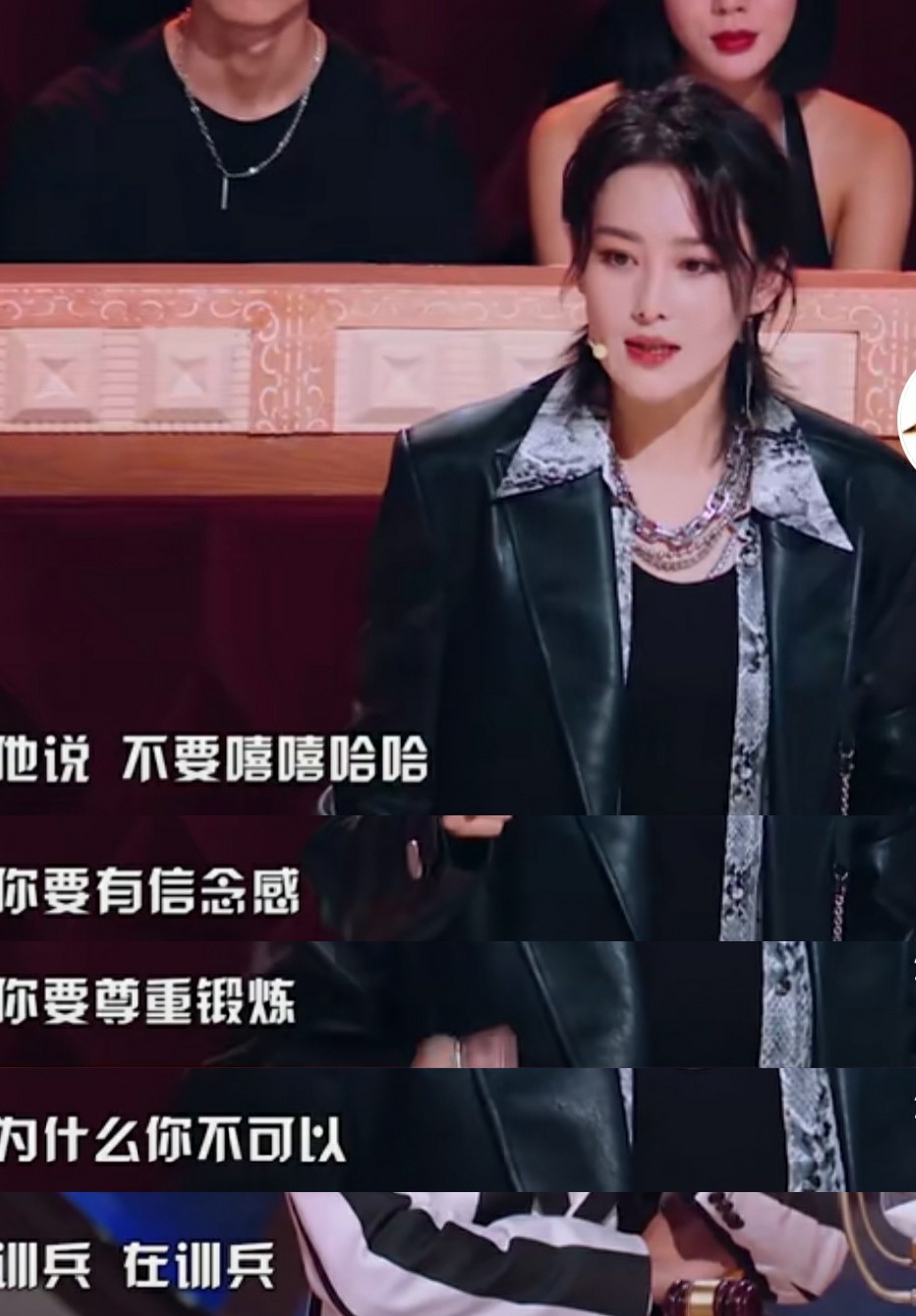 张馨予|张馨予分享在家锻炼像在军训,何教官亲自上阵,大秀恩爱:我爱人是军人