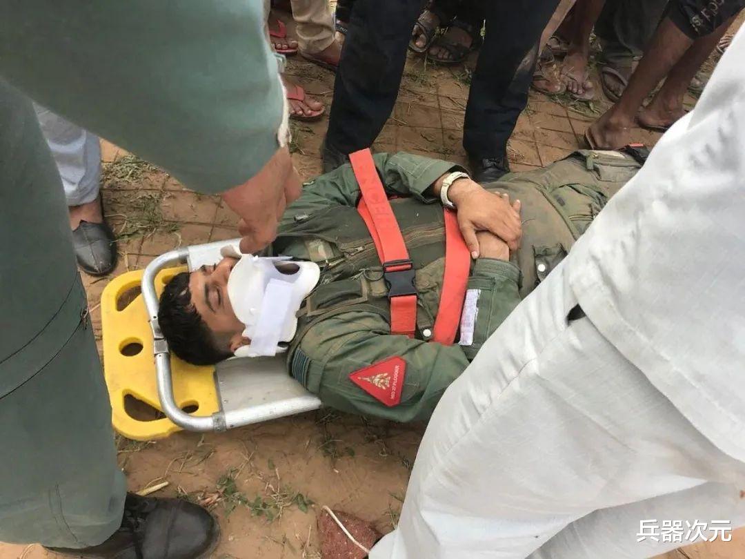 印度空军|印度空军这下尴尬了，花88亿买完阵风战机，突然发现飞行员不够了