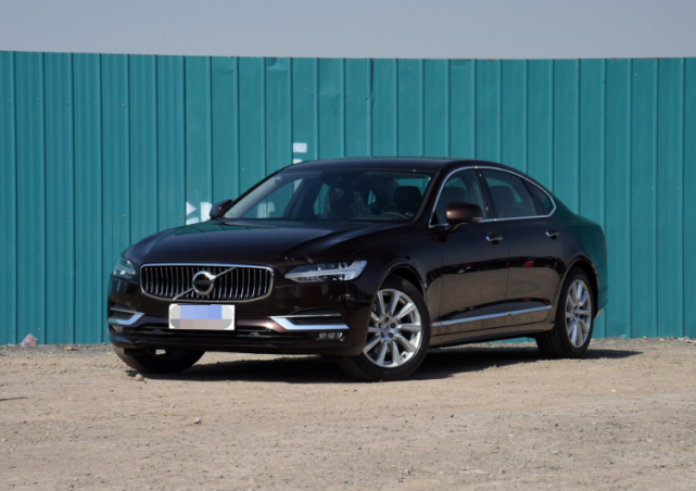 『沃尔沃s90』“跌无可跌”终于走红，关上车门只有安静，轴距3米多档次不比奥迪A6L差
