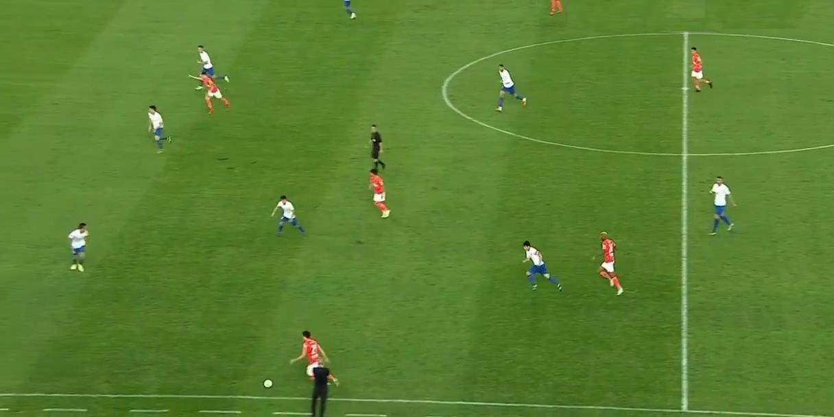 中超|昨晚中超24岁当红国脚再现低级停球失误：外援当场呆立直接看懵！