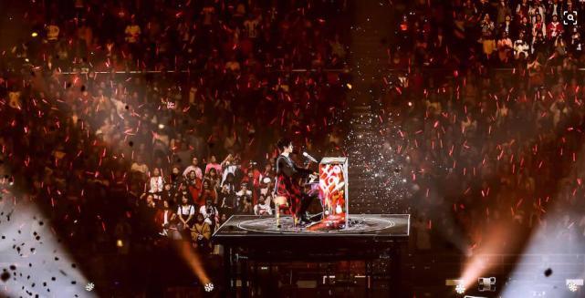 #演唱会#华晨宇演唱会暖心与观众对唱,为什么他的演唱会总能大合唱