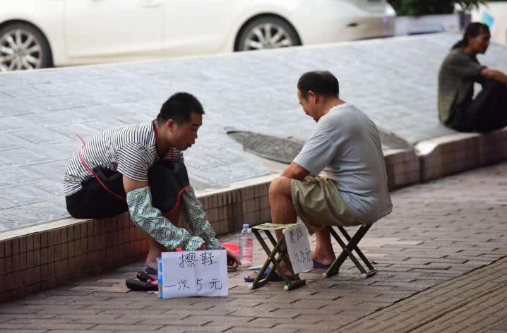 『』在越南擦鞋子只要一元钱，为何导游却说千万别去擦，否则就会后悔呢