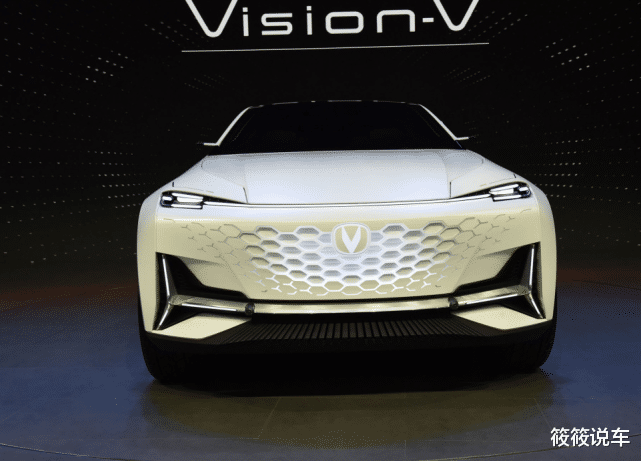 长安汽车|长安又来“搞事情”！新车长4米9左右，颜值堪比保时捷卡宴，配赛车方向盘