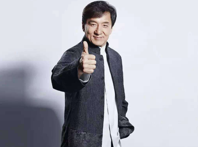 成龙▲成龙铁杆粉丝,曾经疯狂追成龙,不小心把自己追成了国际巨星