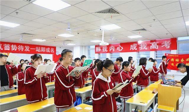 #警察#这六所警校实力强，录取分比军校低，其中一所专科就能进