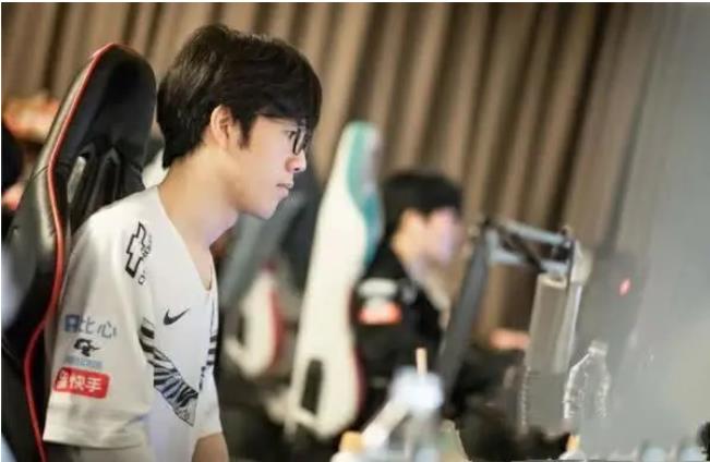 theshy■Theshy跌下神坛？回想Letme对他的评价，如今都应验了