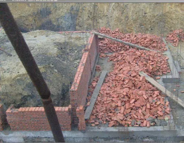 『』回老家建房,三层主体花了24万,自己做监工,总体很满意!