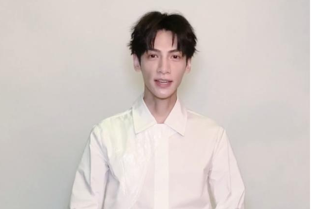 罗云熙|32岁罗云熙瘦成这样?无滤镜视频曝光他的真容,和电视上反差强烈