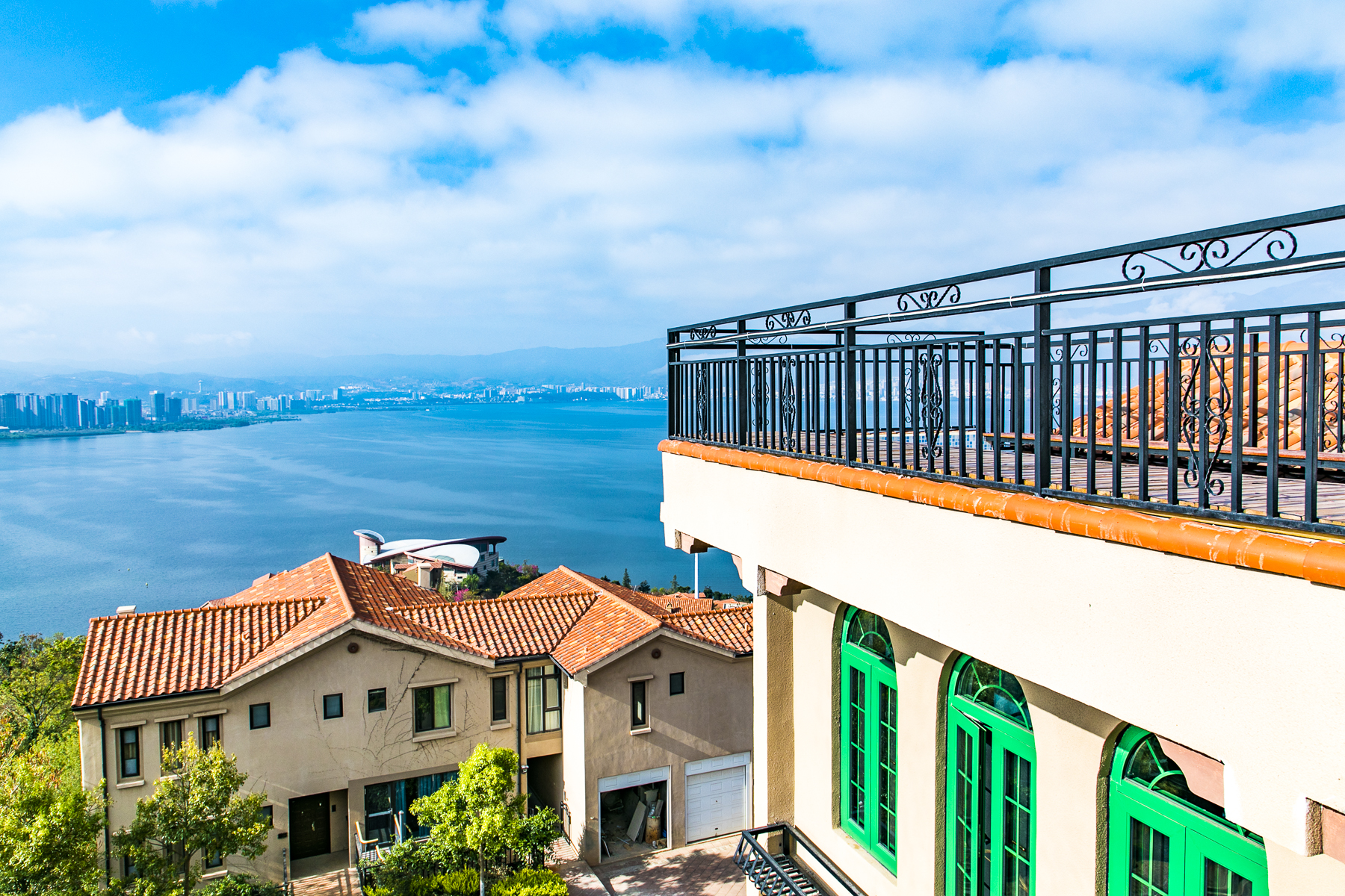 『大理』中国最美的“宜居之城”，四季风景如画，有钱人都在这里买房养老