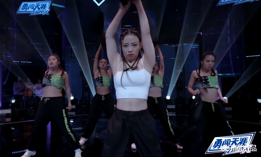 斗舞|布布晋级总决赛引热议,与KK斗舞胜之不武,节目组控制比分太明显