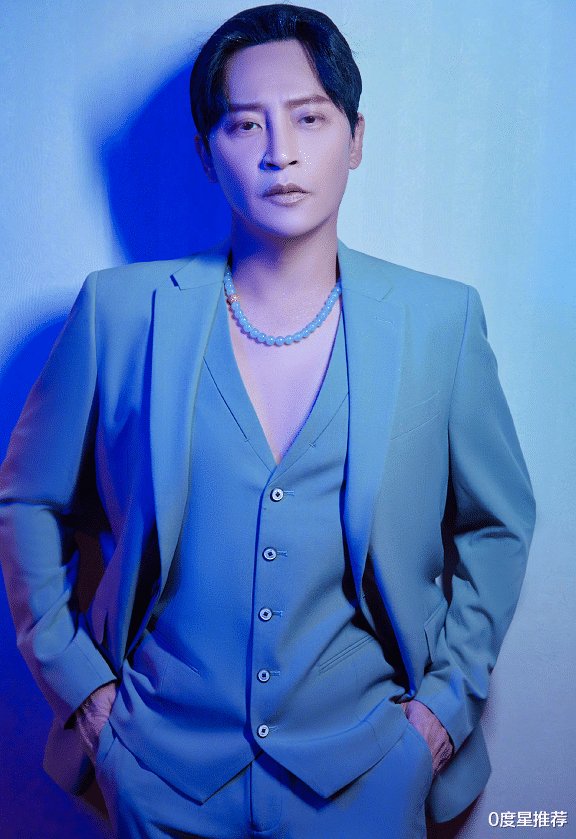 陈志朋|陈志朋减肥后重回颜值巅峰！梳起中分如“整容”，太像张国荣了