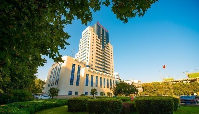 大学|最牛军医大学，口腔医学A+，空军军医大学2020年录取分数线发布