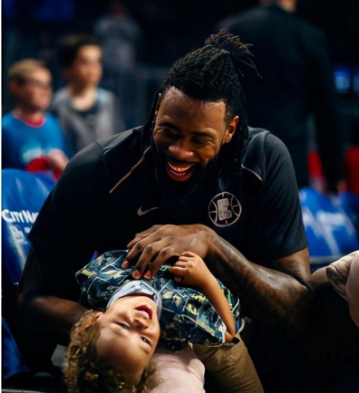 迈克尔·乔丹|NBA黑人中锋小乔丹，与白人模特生下白人儿子，亲子鉴定很现实