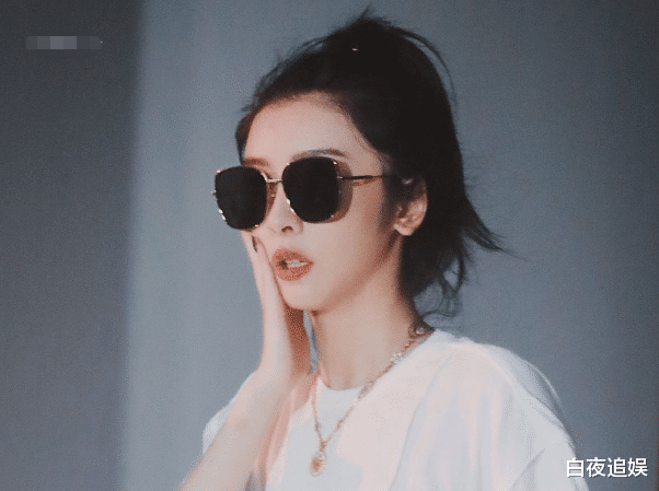 孔雪儿|THE9全员改造型，孔雪儿卷发变直发，我却只注意到喻言