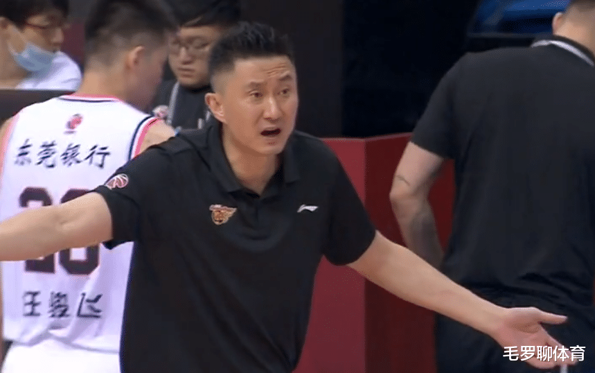 广东男篮|22连胜+常规赛冠军，广东只差3分翻车，杜锋4次开骂小姚明25+15