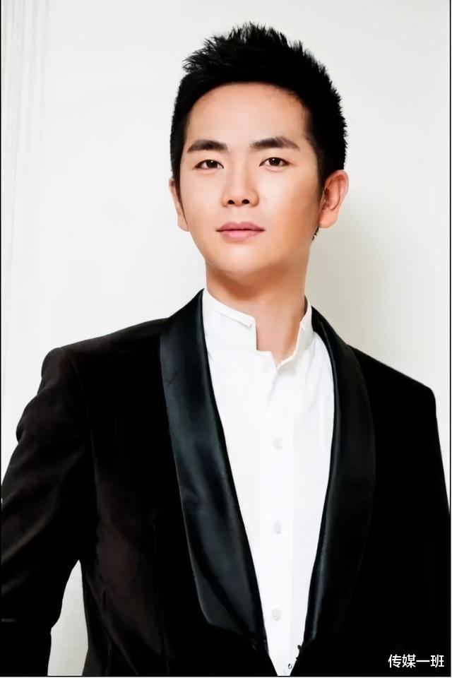 张晓龙|两版甄嬛传，郑晓龙的男3可以编惊鸿舞，陈凯歌的男2成了笑话