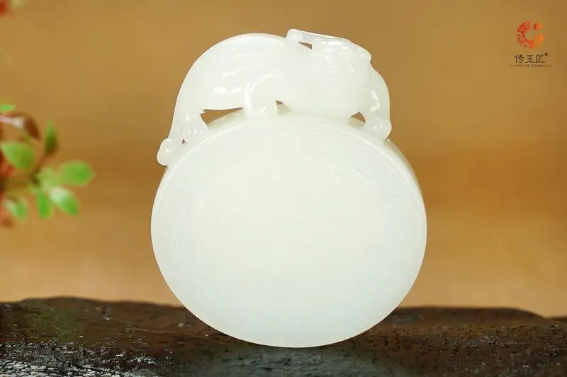 ##王刚频频购买天价和田玉，其背后的秘密是......