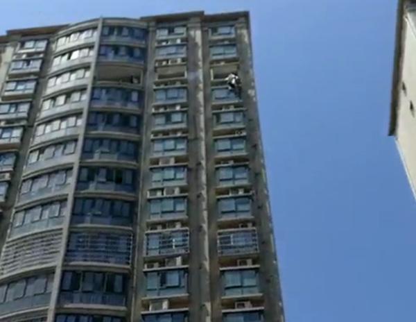 [燃气泄漏]信阳一小区居民家燃气泄漏引发爆炸 一人被甩至楼下当场身亡