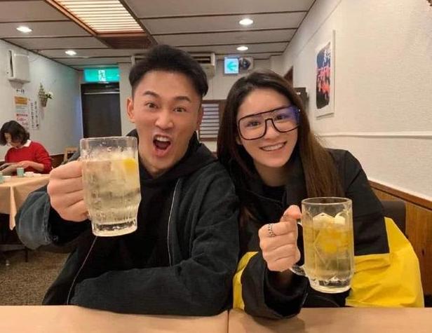 |走进林峯住的豪宅，住着香港高档的小区，家里装修却很普通