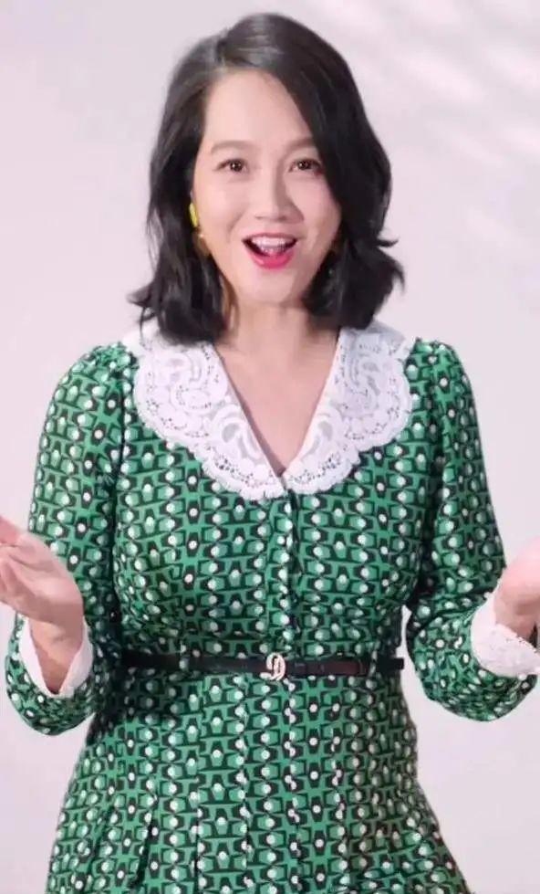 二胎|朱丹生二胎1个月就复出！胖几十斤却勒出小蛮腰，换新发型气色好