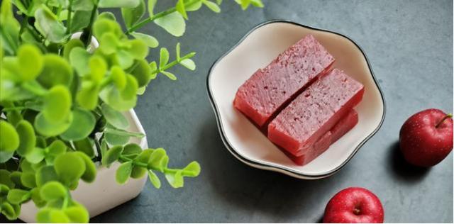 肝脏|女性湿气重，身体有“2处”变厚，多喝这“1杯”水，除湿排毒