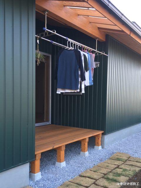 老年小妙招|日本阳台那么小,是怎么兼具晾晒+休闲的?全靠这种多孔金属杆