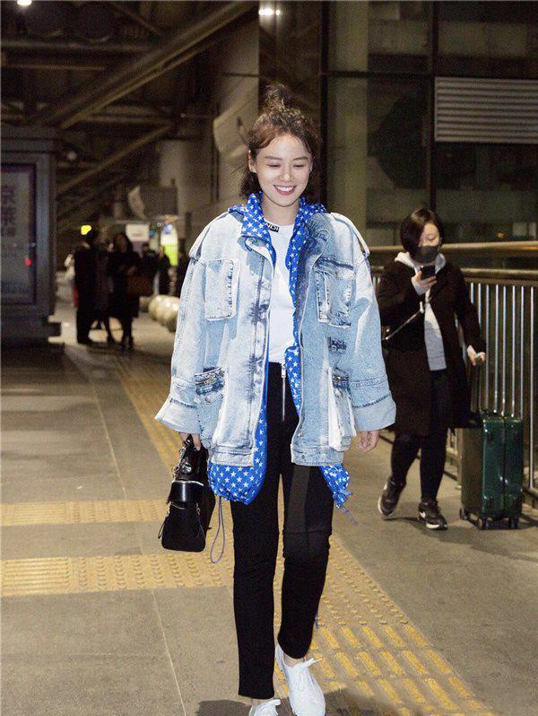 「穿衣搭配」32岁马思纯少女感不减！大胆挑战“漫画刘海”，效果不比lisa差