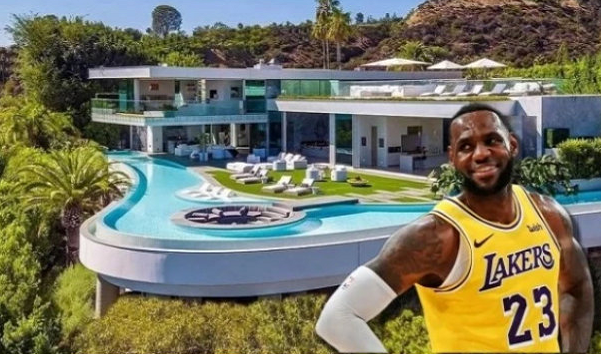 【勒布朗·詹姆斯】詹姆斯又要新动作,浓眉哥反其道而行,谁会成为最后的赢家?