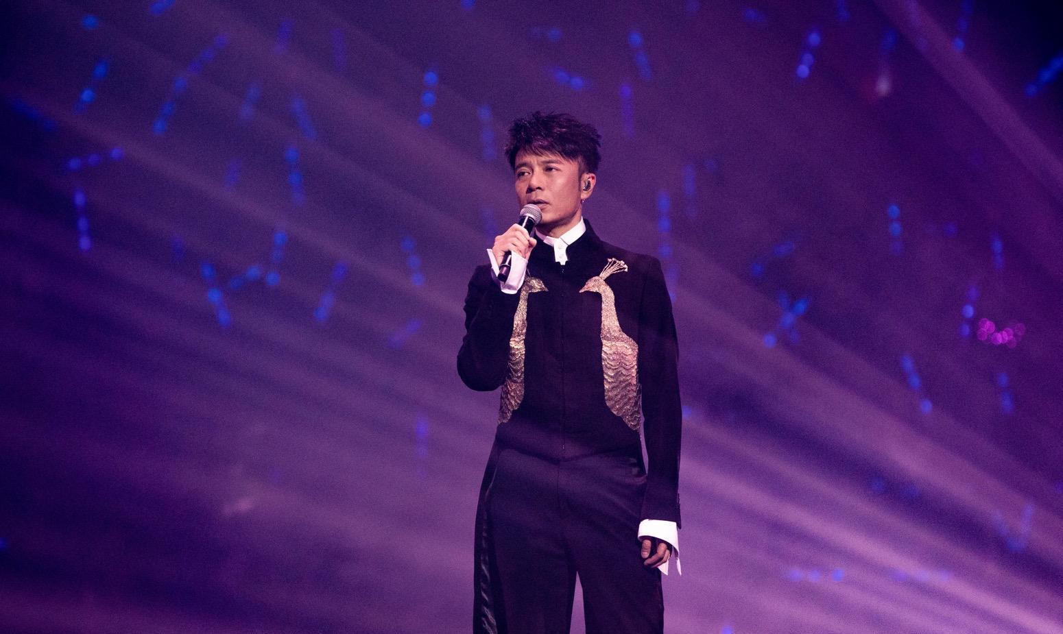 周深|李克勤的这首歌词曲演唱都近乎完美,没想到却被MV给毁了