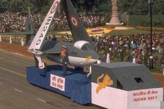 「印度」世界上最“荒唐”的阅兵式，用模型来代替武器，还引以为豪