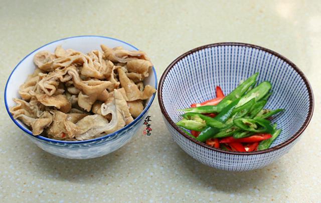 猪大肠|它是“最脏”的食物，厨师从来不让家属吃，很多女性却特别爱吃