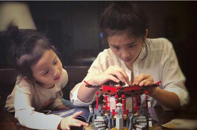 「黄磊」带你参观黄磊的家，从小把女儿培养成白富美，家里还有钢琴小提琴