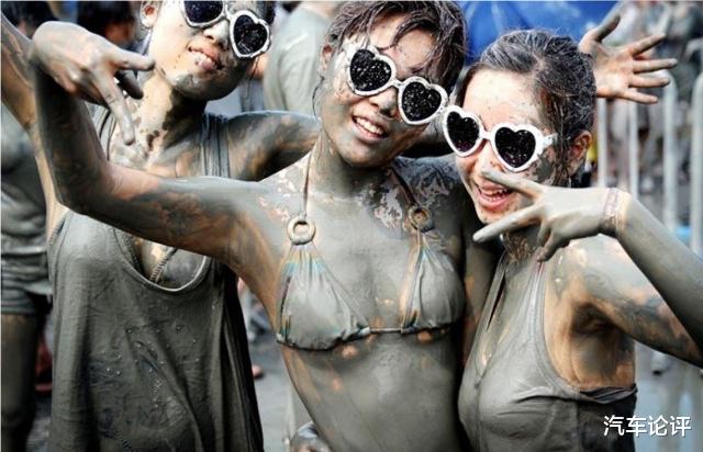 [印度]印度泼粪节算什么，日本节日才是真正的辣眼睛，网友：不愧是日本