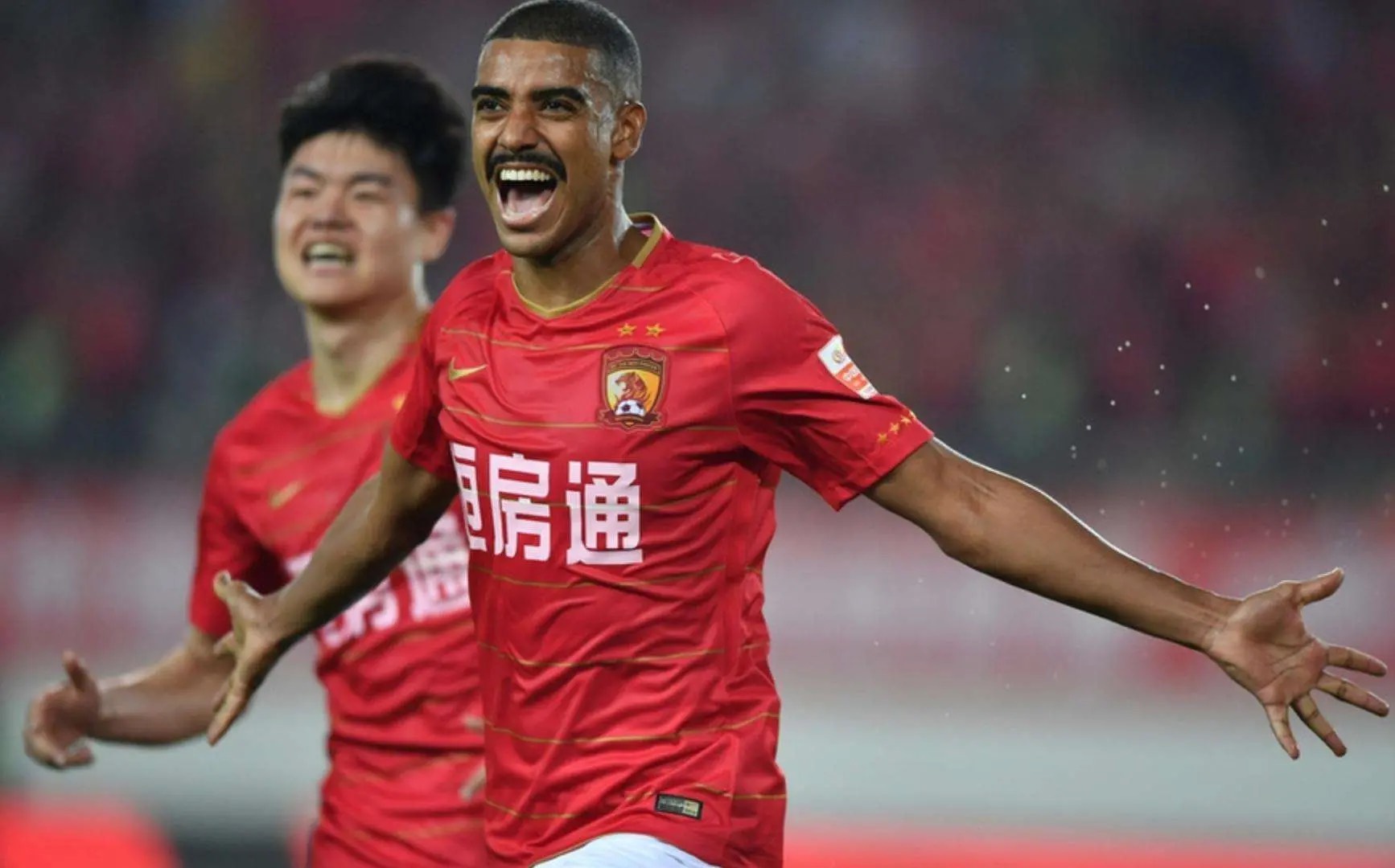 廣州恒大|徹底重建，曝恒大兩巨星外援離隊，2大接班人已入境推行全華班？