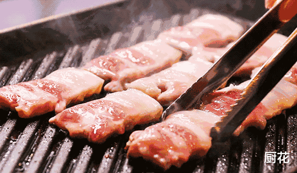 [苦瓜]长点心吧！吃烤肉服务员问你：换不换纸，其实是一种“暗示”