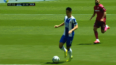 武磊■莫名喜感！武磊破门后冲着空荡荡看台怒吼庆祝，开心的像个孩子