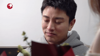 「贾乃亮」求婚现场，贾乃亮哭成泪人：“我依然相信爱情”