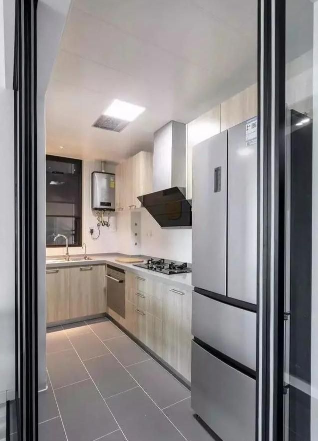 |因为穷，新房只花7万做简装，被说高冷，不过玻璃门隔断很漂亮