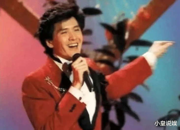 春晚|因春晚一夜爆红，意外摔成傻子被妻儿抛弃，情人却照顾他23年