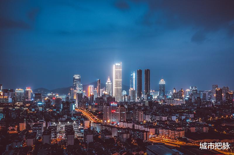 江苏首个收入破两万美金的城市，何以房价常年处于长三角洼地状态