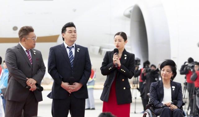 石原里美▲石原里美担任奥运圣火大使兼具火炬手，正装红裙优雅，运动装青春
